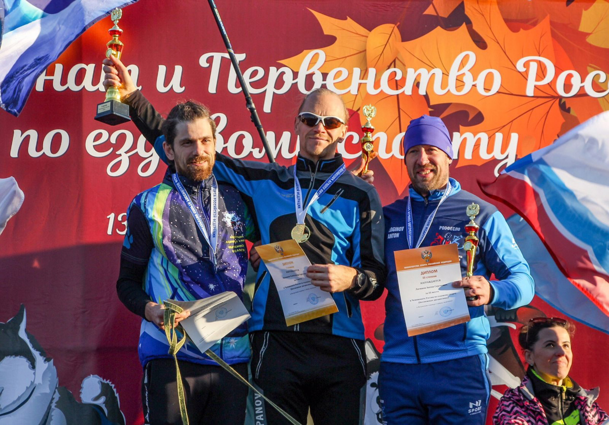 Сразу восемь наград высшей пробы привезла сборная 33-го региона с чемпионата страны по ездовому спорту. На старт вышли люди и собаки. И друг друга они не подвели. В бесснежных дисциплинах наша команда выступила на отлично.