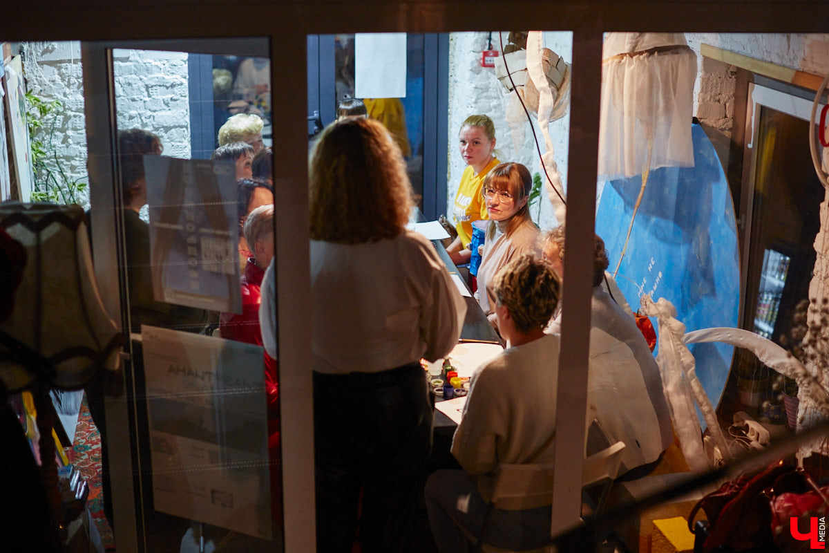 Владимирские врачи поддержали всемирную акцию в защиту женского здоровья «Розовый октябрь», объединив актуальные вопросы медицины, современное искусство и арт-терапию.