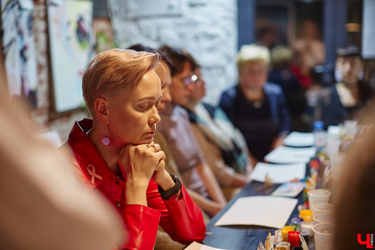 Владимирские врачи поддержали всемирную акцию в защиту женского здоровья «Розовый октябрь», объединив актуальные вопросы медицины, современное искусство и арт-терапию.