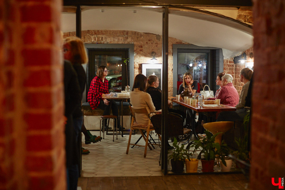 Владимирские врачи поддержали всемирную акцию в защиту женского здоровья «Розовый октябрь», объединив актуальные вопросы медицины, современное искусство и арт-терапию.