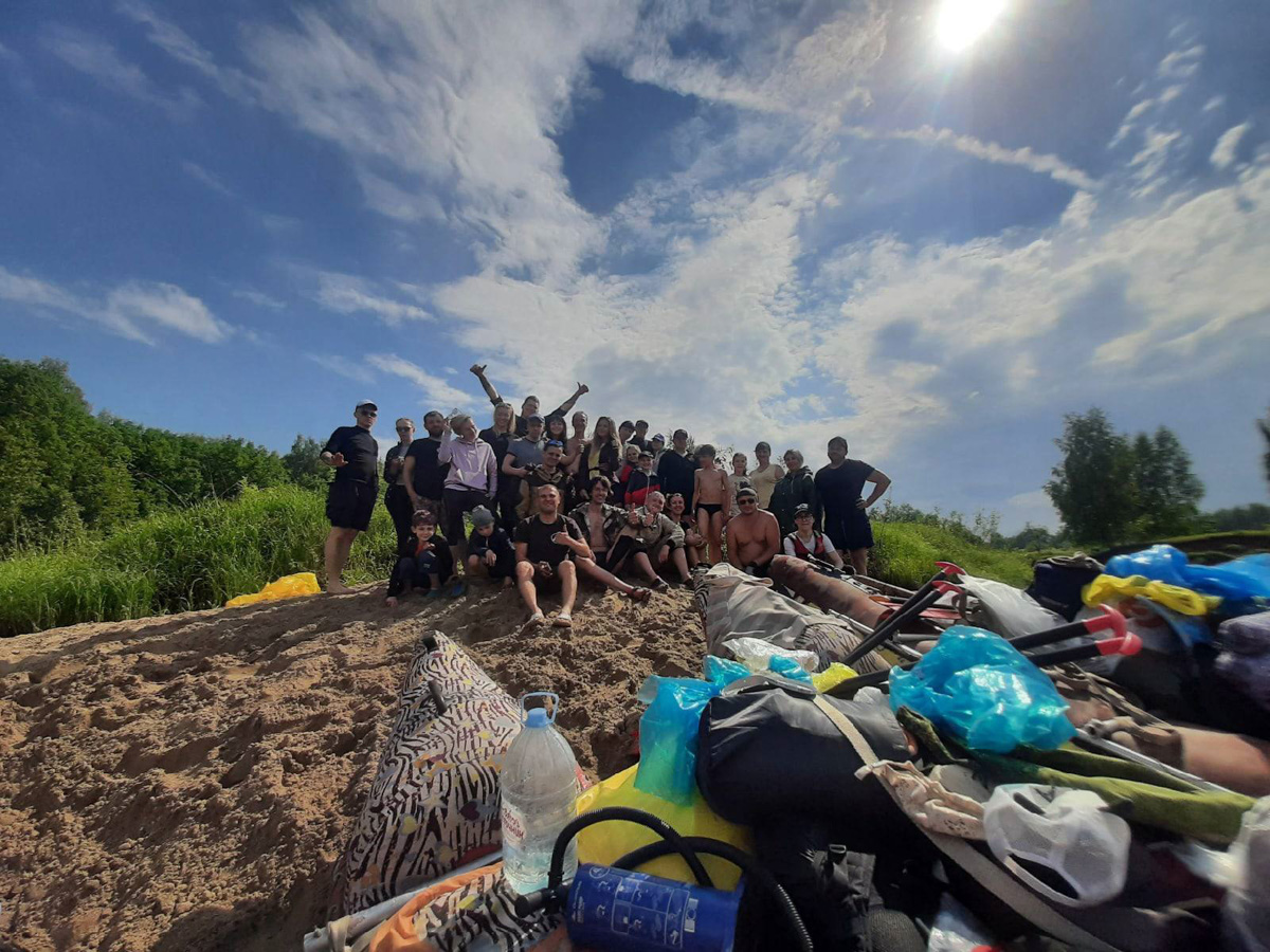 Необязательно отправляться в путешествие за тридевять земель. Местное комьюнити организует поездки по живописным локациям для альпинизма (и не только) во Владимирской области. Опытные туристы помогают желающим подобрать экипировку, подготовиться к подвижному времяпрепровождению и получить удовольствие, а не стресс от происходящего. О том, как стать участником локального восхождения и покорить Дюкинские карьеры, рассказывает руководитель проекта Григорий Пантелеев.