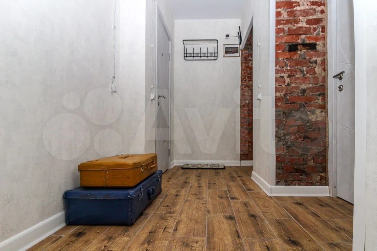 Сегодня мы вам покажем самые стильные квартиры, которые на данный момент сдают посуточно во Владимире. Все три объекта расположены в историческом центре. В свое время их владельцы сделали там современный ремонт, превратив стандартное жилье в «конфетку».