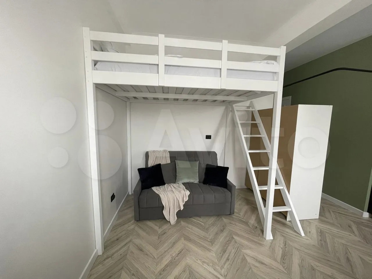 Сегодня мы вам покажем самые стильные квартиры, которые на данный момент сдают посуточно во Владимире. Все три объекта расположены в историческом центре. В свое время их владельцы сделали там современный ремонт, превратив стандартное жилье в «конфетку».