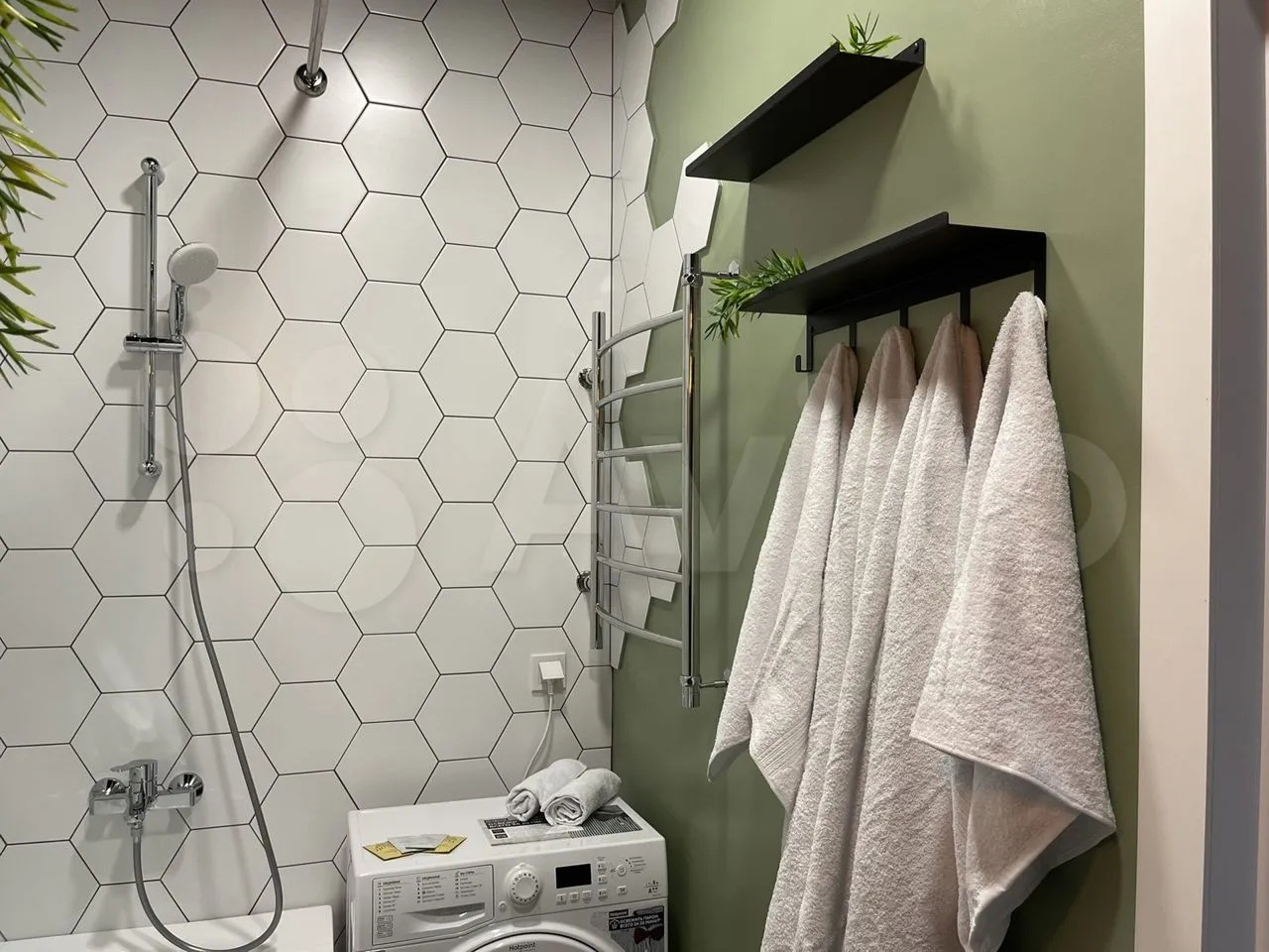 Сегодня мы вам покажем самые стильные квартиры, которые на данный момент сдают посуточно во Владимире. Все три объекта расположены в историческом центре. В свое время их владельцы сделали там современный ремонт, превратив стандартное жилье в «конфетку».