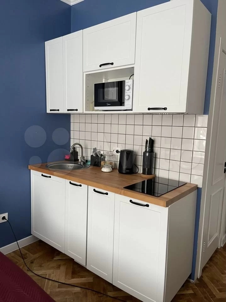 Сегодня мы вам покажем самые стильные квартиры, которые на данный момент сдают посуточно во Владимире. Все три объекта расположены в историческом центре. В свое время их владельцы сделали там современный ремонт, превратив стандартное жилье в «конфетку».