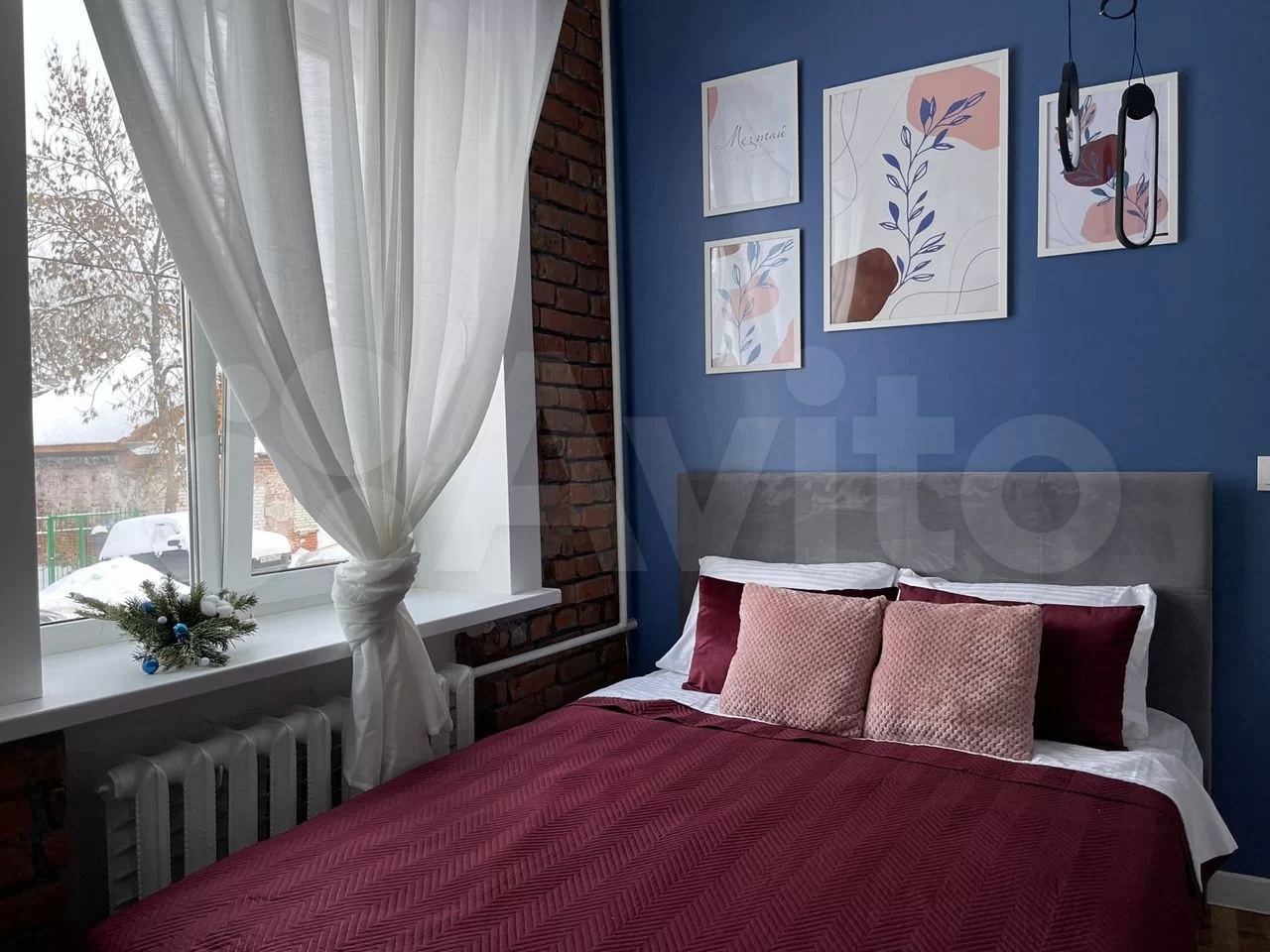 Сегодня мы вам покажем самые стильные квартиры, которые на данный момент сдают посуточно во Владимире. Все три объекта расположены в историческом центре. В свое время их владельцы сделали там современный ремонт, превратив стандартное жилье в «конфетку».