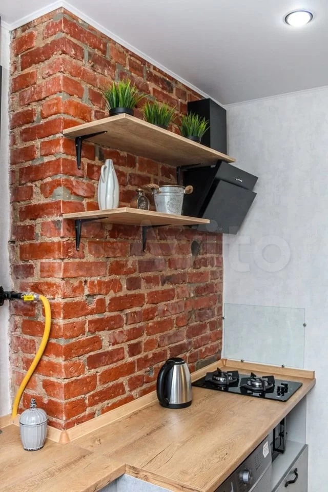 Сегодня мы вам покажем самые стильные квартиры, которые на данный момент сдают посуточно во Владимире. Все три объекта расположены в историческом центре. В свое время их владельцы сделали там современный ремонт, превратив стандартное жилье в «конфетку».