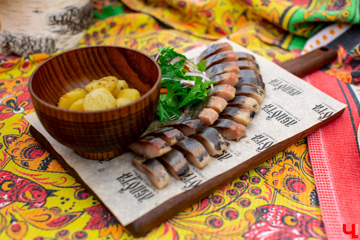 Жители региона определились с лучшими рецептами любимых семейных блюд. По итогам онлайн-голосования 33 из них вошли в книгу «Кулинарные сказки Владимирской области». Предлагаем узнать, какие именно.