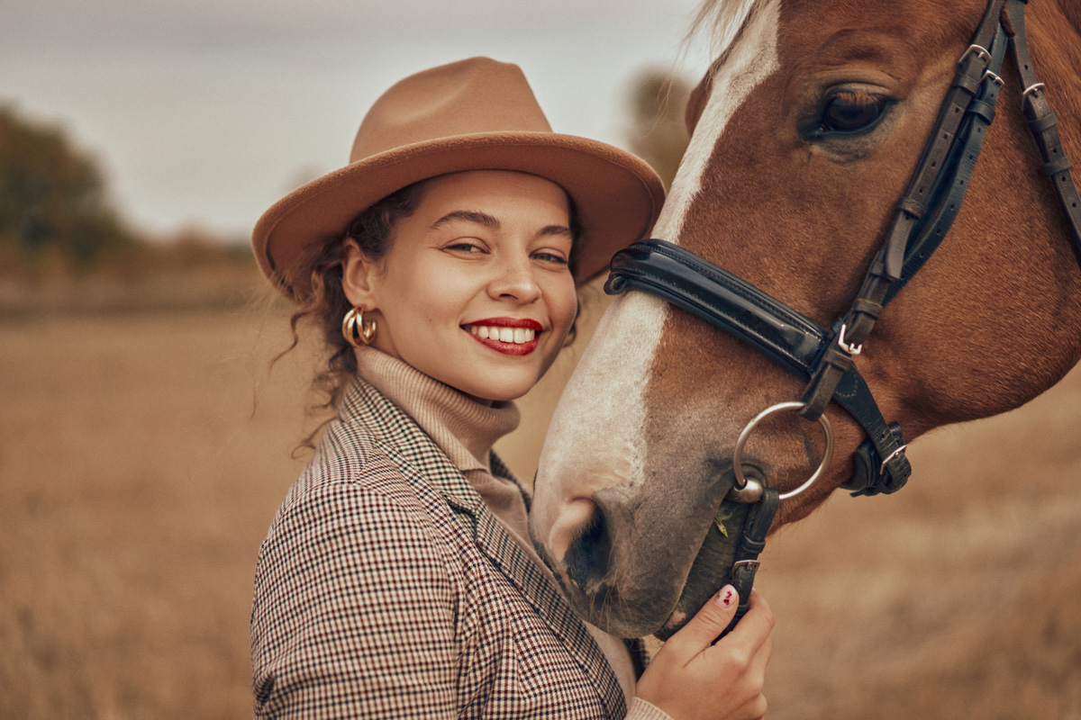Недавно супруги и владельцы владимирской фотостудии провели благотворительную фотосессию для одного из местных приютов. Хвостатые и усатые модели поработали в кадре вместе с профессиональной моделью из мира людей, чтобы привлечь внимание общественности к проблеме бездомных животных. И у проекта еще будет продолжение!
