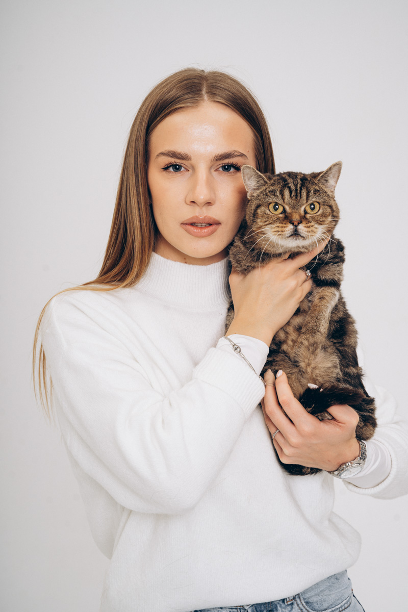 Недавно супруги и владельцы владимирской фотостудии провели благотворительную фотосессию для одного из местных приютов. Хвостатые и усатые модели поработали в кадре вместе с профессиональной моделью из мира людей, чтобы привлечь внимание общественности к проблеме бездомных животных. И у проекта еще будет продолжение!