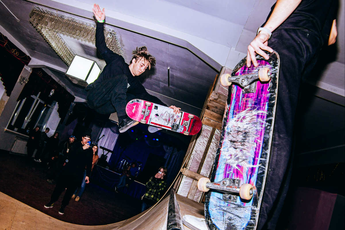 Воодушевившись успехом от проведения первого крупного скейт-контеста в Кольчугино, братья Бердичевские решили самих себя переиграть: устроить в этом году трёхдневный ивент на два города (включая Владимир), посоревноваться, отдохнуть и раскачать ДК. Всё это при участии звёздных райдеров, количество которых должно было увеличиться... Но концепт оброс множеством но. Неделю назад «Скейт-провинция» всё-таки состоялась, правда, фест вышел из-под контроля и завершился локальным скандалом.