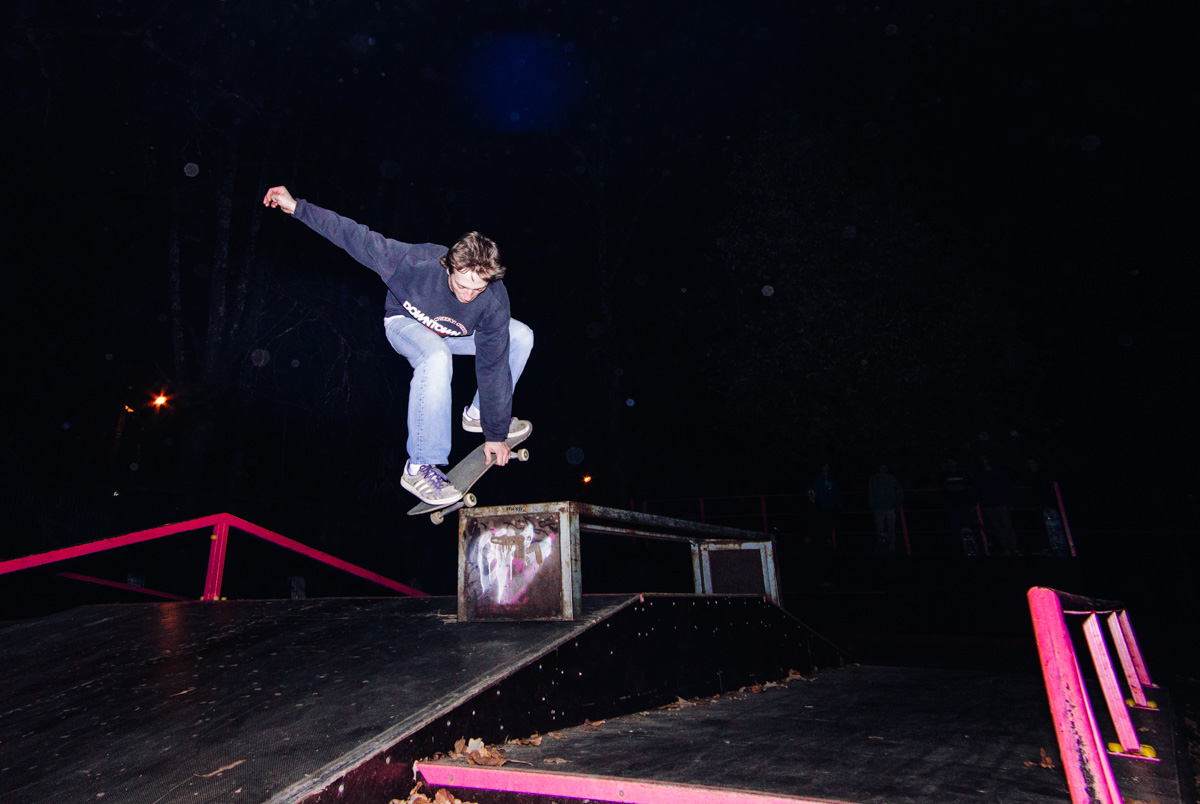 Воодушевившись успехом от проведения первого крупного скейт-контеста в Кольчугино, братья Бердичевские решили самих себя переиграть: устроить в этом году трёхдневный ивент на два города (включая Владимир), посоревноваться, отдохнуть и раскачать ДК. Всё это при участии звёздных райдеров, количество которых должно было увеличиться... Но концепт оброс множеством но. Неделю назад «Скейт-провинция» всё-таки состоялась, правда, фест вышел из-под контроля и завершился локальным скандалом.