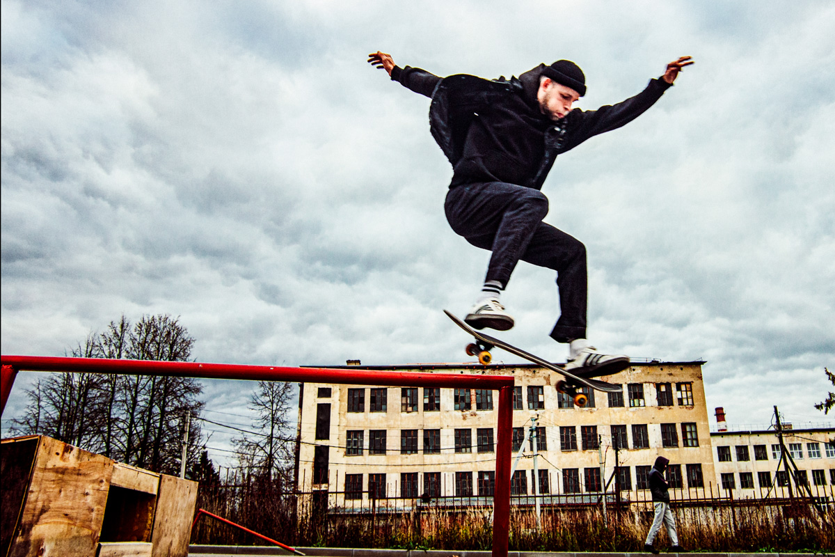 Воодушевившись успехом от проведения первого крупного скейт-контеста в Кольчугино, братья Бердичевские решили самих себя переиграть: устроить в этом году трёхдневный ивент на два города (включая Владимир), посоревноваться, отдохнуть и раскачать ДК. Всё это при участии звёздных райдеров, количество которых должно было увеличиться... Но концепт оброс множеством но. Неделю назад «Скейт-провинция» всё-таки состоялась, правда, фест вышел из-под контроля и завершился локальным скандалом.