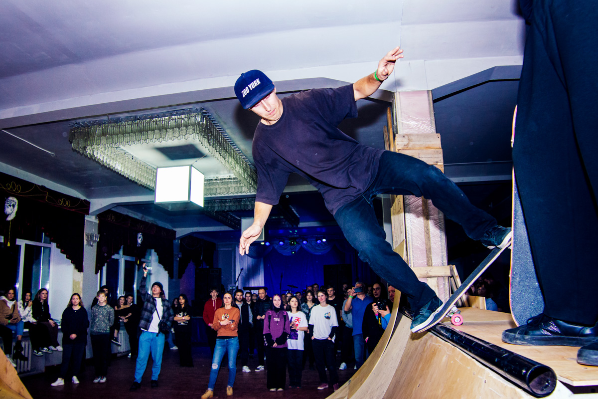 Воодушевившись успехом от проведения первого крупного скейт-контеста в Кольчугино, братья Бердичевские решили самих себя переиграть: устроить в этом году трёхдневный ивент на два города (включая Владимир), посоревноваться, отдохнуть и раскачать ДК. Всё это при участии звёздных райдеров, количество которых должно было увеличиться... Но концепт оброс множеством но. Неделю назад «Скейт-провинция» всё-таки состоялась, правда, фест вышел из-под контроля и завершился локальным скандалом.