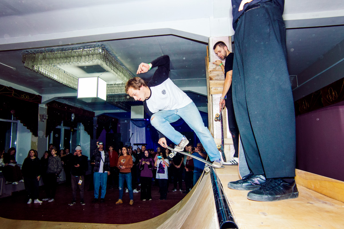 Воодушевившись успехом от проведения первого крупного скейт-контеста в Кольчугино, братья Бердичевские решили самих себя переиграть: устроить в этом году трёхдневный ивент на два города (включая Владимир), посоревноваться, отдохнуть и раскачать ДК. Всё это при участии звёздных райдеров, количество которых должно было увеличиться... Но концепт оброс множеством но. Неделю назад «Скейт-провинция» всё-таки состоялась, правда, фест вышел из-под контроля и завершился локальным скандалом.