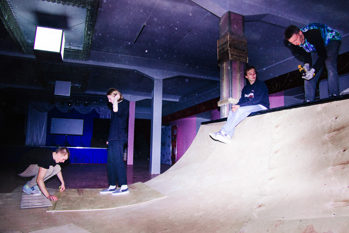 Воодушевившись успехом от проведения первого крупного скейт-контеста в Кольчугино, братья Бердичевские решили самих себя переиграть: устроить в этом году трёхдневный ивент на два города (включая Владимир), посоревноваться, отдохнуть и раскачать ДК. Всё это при участии звёздных райдеров, количество которых должно было увеличиться... Но концепт оброс множеством но. Неделю назад «Скейт-провинция» всё-таки состоялась, правда, фест вышел из-под контроля и завершился локальным скандалом.