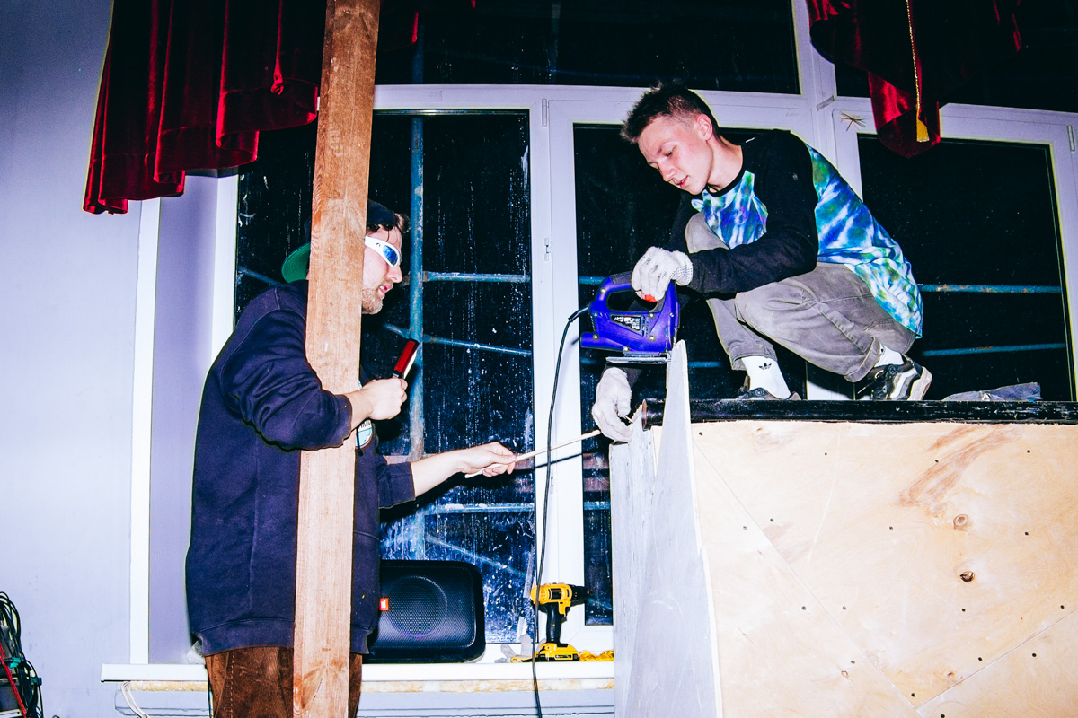 Воодушевившись успехом от проведения первого крупного скейт-контеста в Кольчугино, братья Бердичевские решили самих себя переиграть: устроить в этом году трёхдневный ивент на два города (включая Владимир), посоревноваться, отдохнуть и раскачать ДК. Всё это при участии звёздных райдеров, количество которых должно было увеличиться... Но концепт оброс множеством но. Неделю назад «Скейт-провинция» всё-таки состоялась, правда, фест вышел из-под контроля и завершился локальным скандалом.