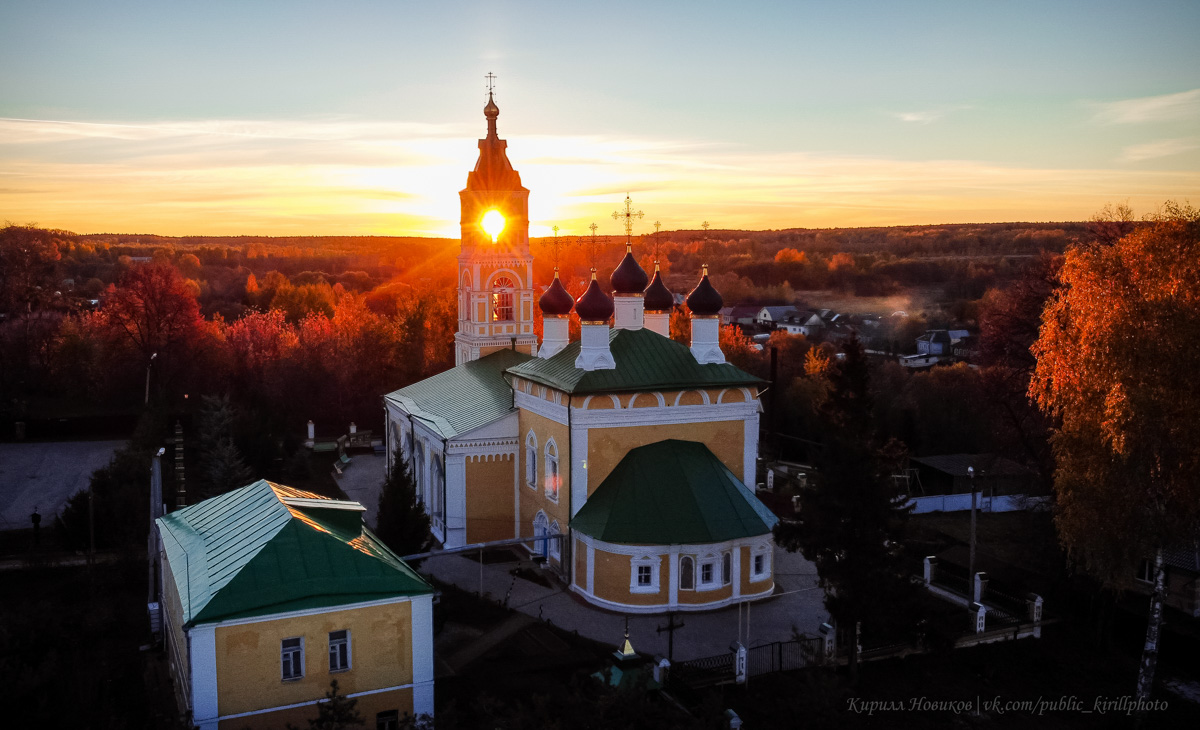 Любой фотограф на вопрос «Что такое осень?» ответит, в первую очередь, что это возможность сделать прекрасные кадры. Например, так считает Кирилл Новиков, который предоставил нам огромное количество невероятно живописных снимков региона, раскрашенного золотыми красками.