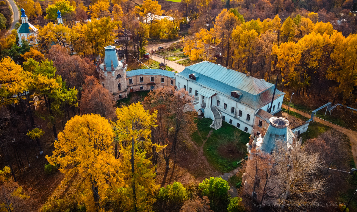 Любой фотограф на вопрос «Что такое осень?» ответит, в первую очередь, что это возможность сделать прекрасные кадры. Например, так считает Кирилл Новиков, который предоставил нам огромное количество невероятно живописных снимков региона, раскрашенного золотыми красками.