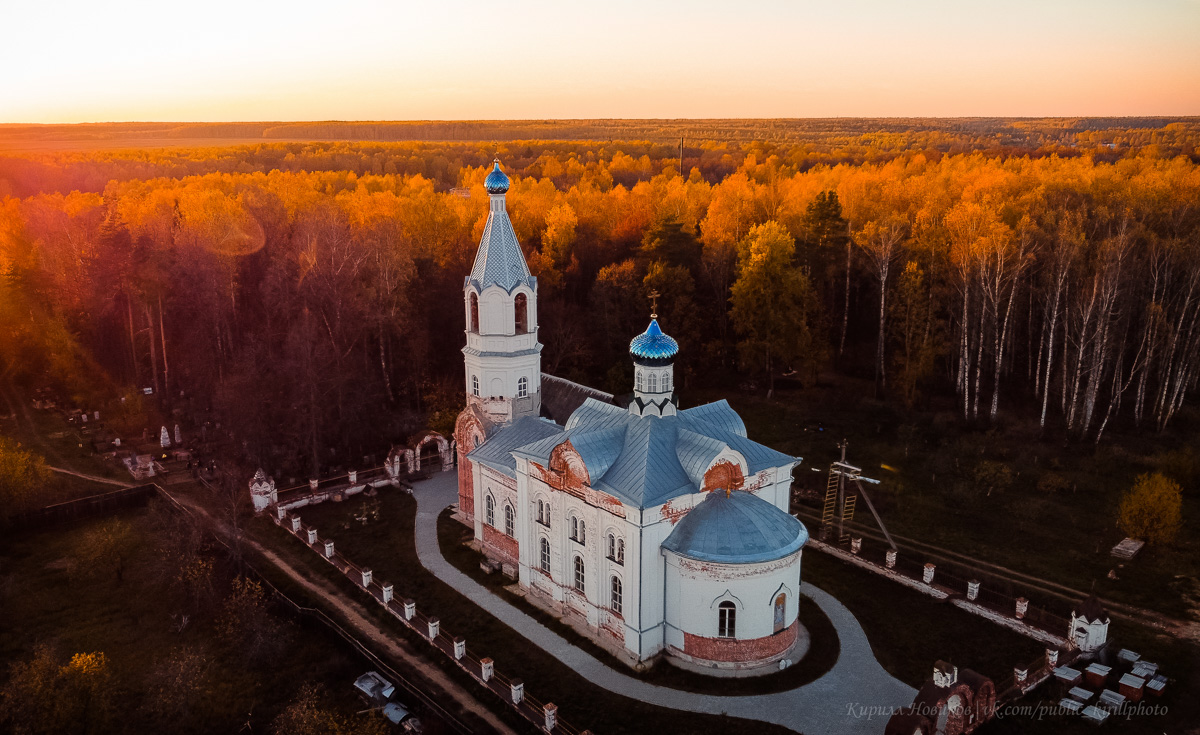 Любой фотограф на вопрос «Что такое осень?» ответит, в первую очередь, что это возможность сделать прекрасные кадры. Например, так считает Кирилл Новиков, который предоставил нам огромное количество невероятно живописных снимков региона, раскрашенного золотыми красками.