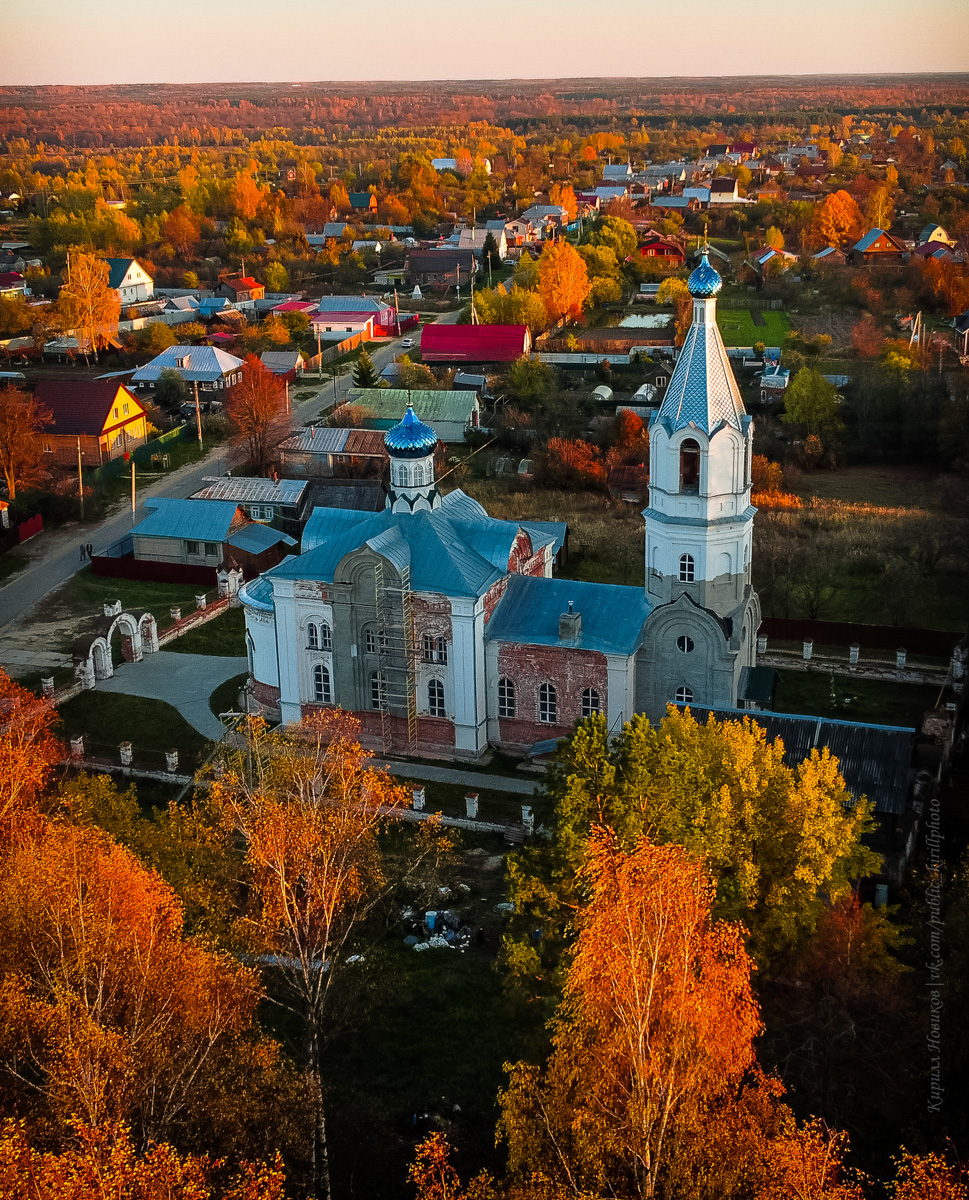 Любой фотограф на вопрос «Что такое осень?» ответит, в первую очередь, что это возможность сделать прекрасные кадры. Например, так считает Кирилл Новиков, который предоставил нам огромное количество невероятно живописных снимков региона, раскрашенного золотыми красками.
