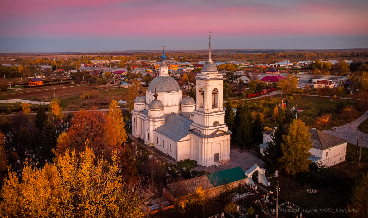 Любой фотограф на вопрос «Что такое осень?» ответит, в первую очередь, что это возможность сделать прекрасные кадры. Например, так считает Кирилл Новиков, который предоставил нам огромное количество невероятно живописных снимков региона, раскрашенного золотыми красками.