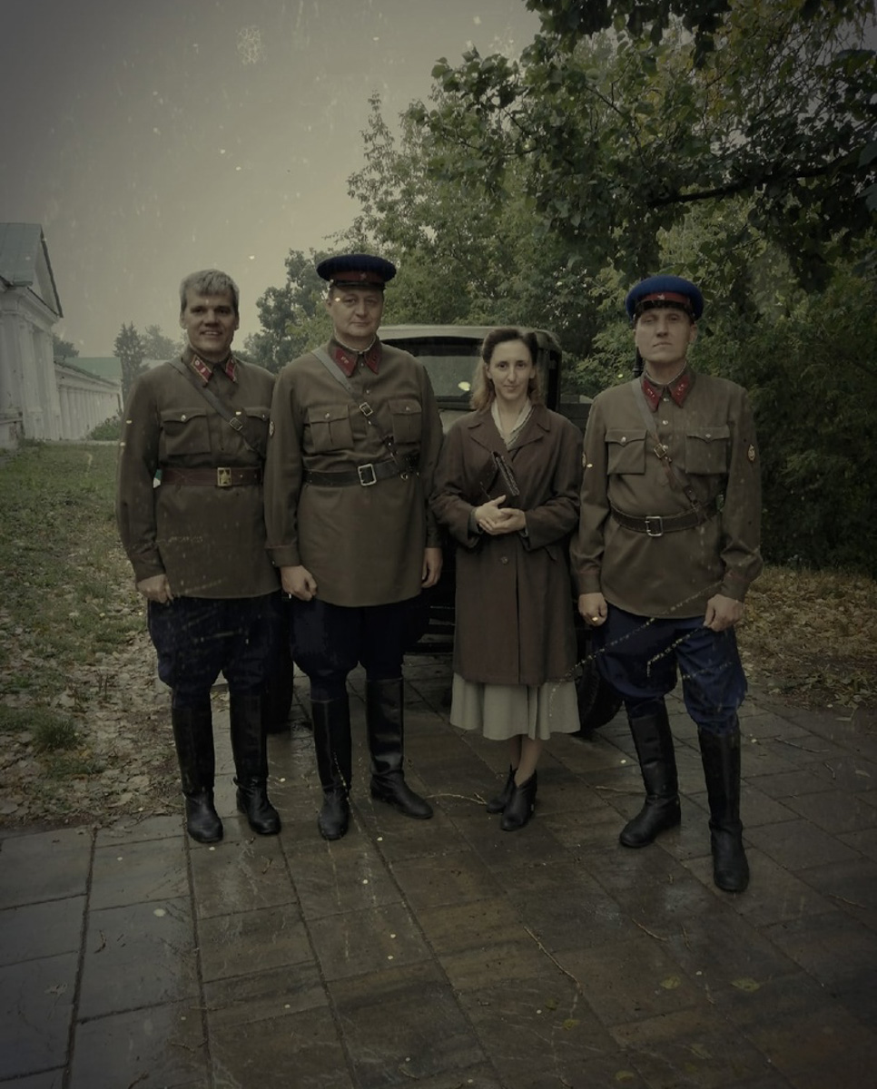 Съемки мини-сериала «Птица счастья» подошли к концу. Большую часть сцен отсняли в Суздале. В кадр попали Княжеский корпус Пушкарской слободы и Торговые ряды. Последней локацией стали окрестности деревни Погребищи Судогодского района. Участие в массовке и эпизодах приняли многие жители Владимирской области. Некоторые из них поделились впечатлениями о съемках.