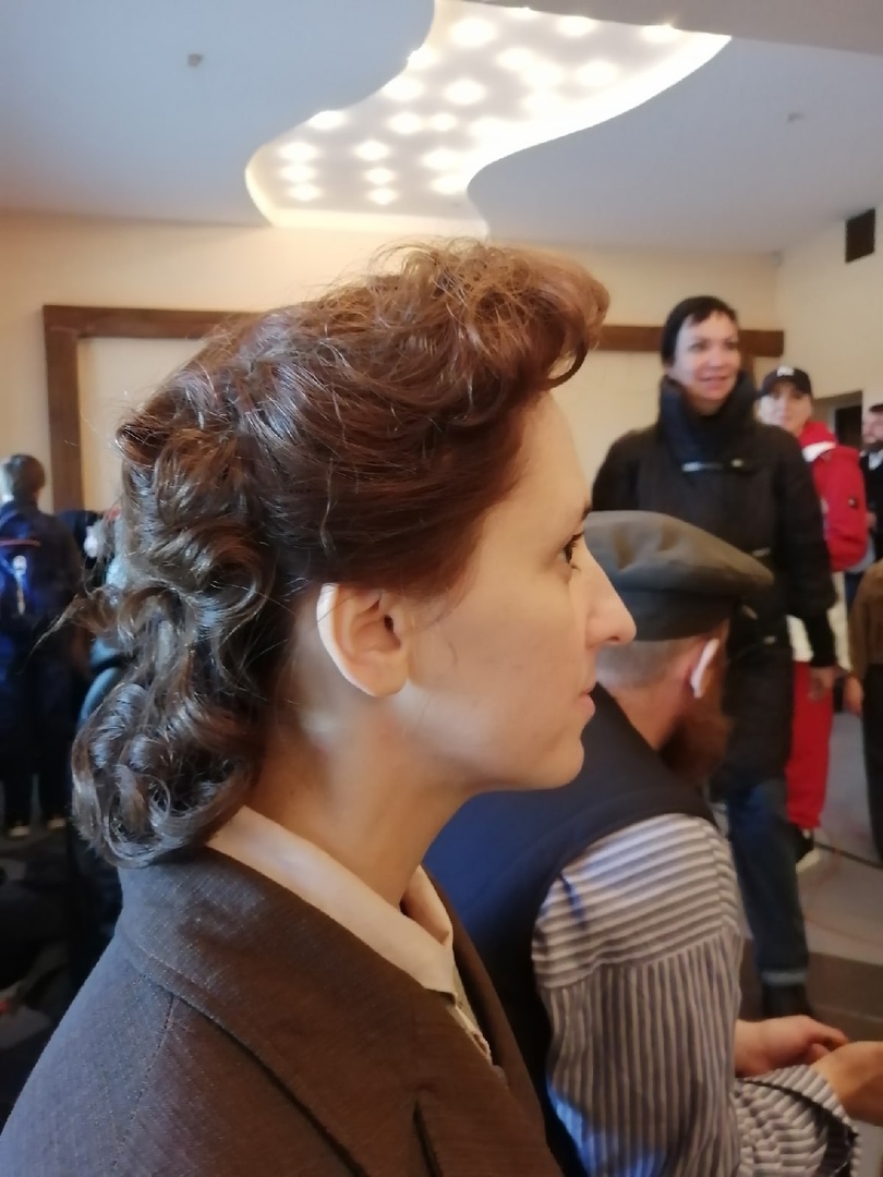 Съемки мини-сериала «Птица счастья» подошли к концу. Большую часть сцен отсняли в Суздале. В кадр попали Княжеский корпус Пушкарской слободы и Торговые ряды. Последней локацией стали окрестности деревни Погребищи Судогодского района. Участие в массовке и эпизодах приняли многие жители Владимирской области. Некоторые из них поделились впечатлениями о съемках.