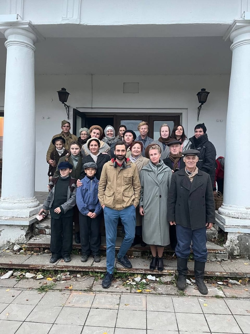 Съемки мини-сериала «Птица счастья» подошли к концу. Большую часть сцен отсняли в Суздале. В кадр попали Княжеский корпус Пушкарской слободы и Торговые ряды. Последней локацией стали окрестности деревни Погребищи Судогодского района. Участие в массовке и эпизодах приняли многие жители Владимирской области. Некоторые из них поделились впечатлениями о съемках.