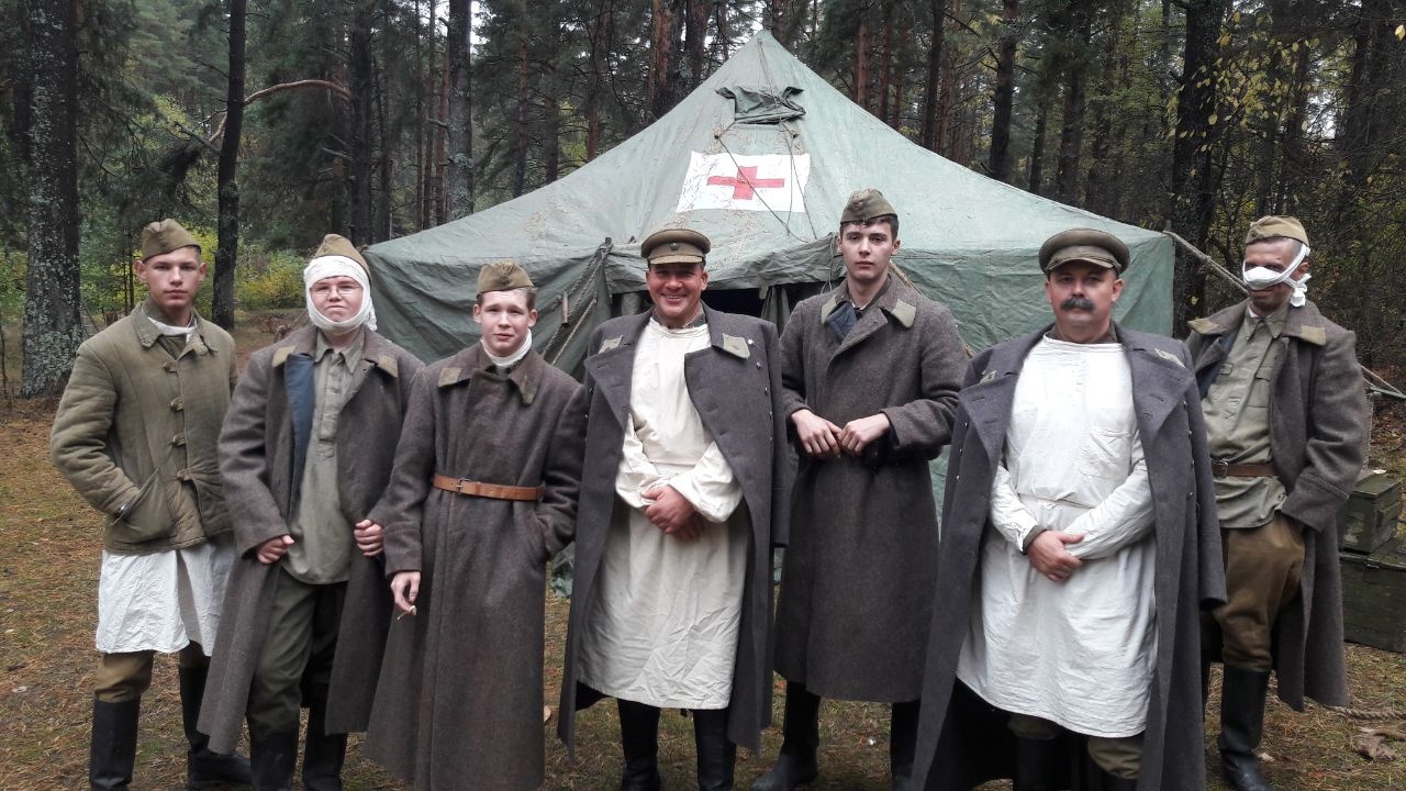 Съемки мини-сериала «Птица счастья» подошли к концу. Большую часть сцен отсняли в Суздале. В кадр попали Княжеский корпус Пушкарской слободы и Торговые ряды. Последней локацией стали окрестности деревни Погребищи Судогодского района. Участие в массовке и эпизодах приняли многие жители Владимирской области. Некоторые из них поделились впечатлениями о съемках.