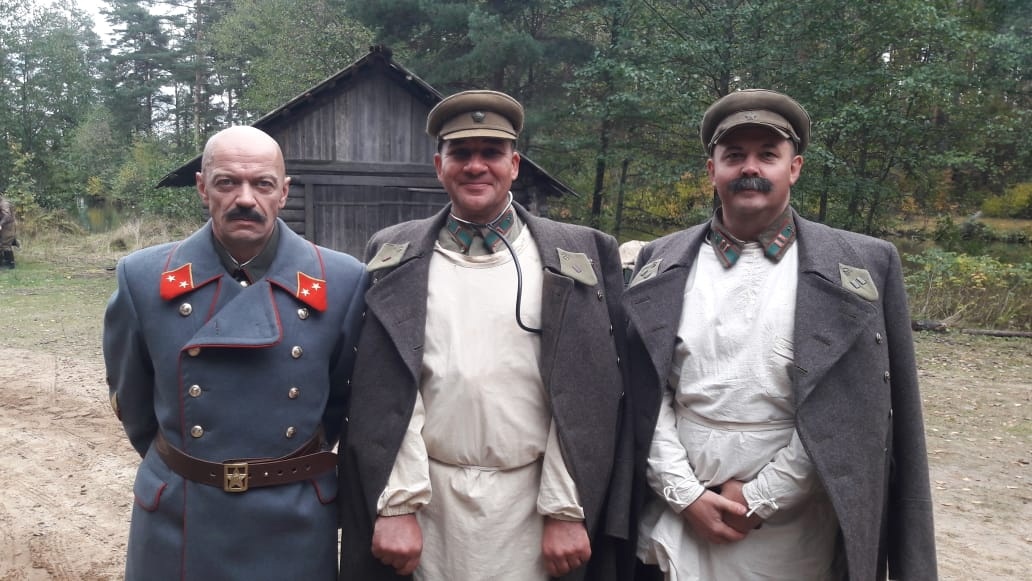 Съемки мини-сериала «Птица счастья» подошли к концу. Большую часть сцен отсняли в Суздале. В кадр попали Княжеский корпус Пушкарской слободы и Торговые ряды. Последней локацией стали окрестности деревни Погребищи Судогодского района. Участие в массовке и эпизодах приняли многие жители Владимирской области. Некоторые из них поделились впечатлениями о съемках.