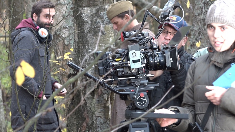 Съемки мини-сериала «Птица счастья» подошли к концу. Большую часть сцен отсняли в Суздале. В кадр попали Княжеский корпус Пушкарской слободы и Торговые ряды. Последней локацией стали окрестности деревни Погребищи Судогодского района. Участие в массовке и эпизодах приняли многие жители Владимирской области. Некоторые из них поделились впечатлениями о съемках.