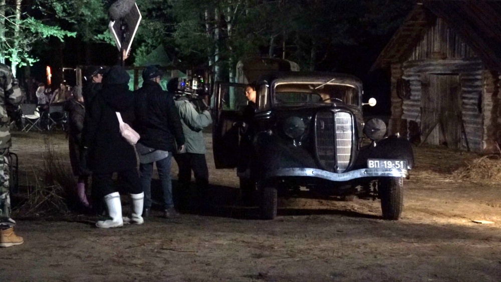 Съемки мини-сериала «Птица счастья» подошли к концу. Большую часть сцен отсняли в Суздале. В кадр попали Княжеский корпус Пушкарской слободы и Торговые ряды. Последней локацией стали окрестности деревни Погребищи Судогодского района. Участие в массовке и эпизодах приняли многие жители Владимирской области. Некоторые из них поделились впечатлениями о съемках.