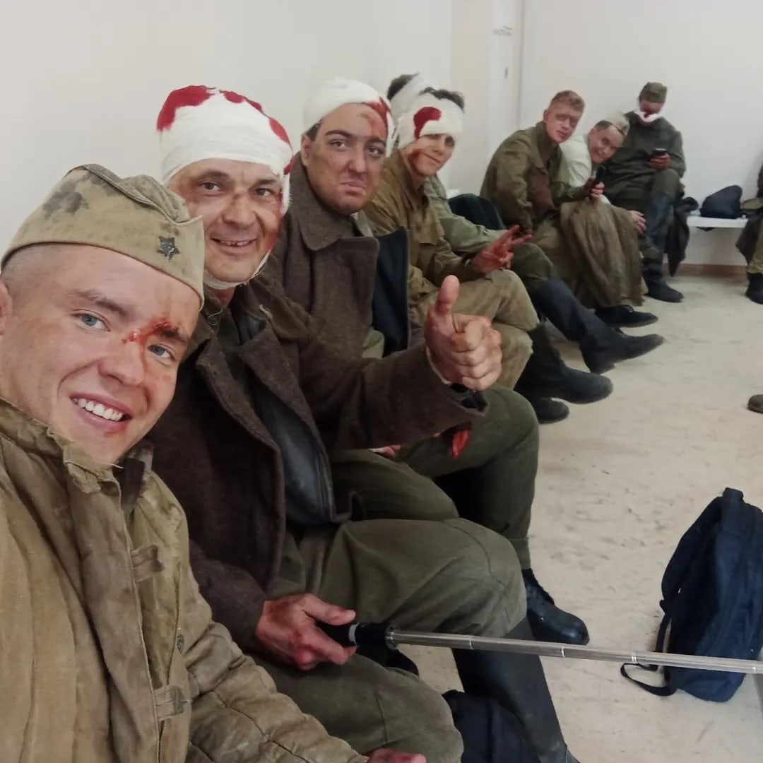 Съемки мини-сериала «Птица счастья» подошли к концу. Большую часть сцен отсняли в Суздале. В кадр попали Княжеский корпус Пушкарской слободы и Торговые ряды. Последней локацией стали окрестности деревни Погребищи Судогодского района. Участие в массовке и эпизодах приняли многие жители Владимирской области. Некоторые из них поделились впечатлениями о съемках.