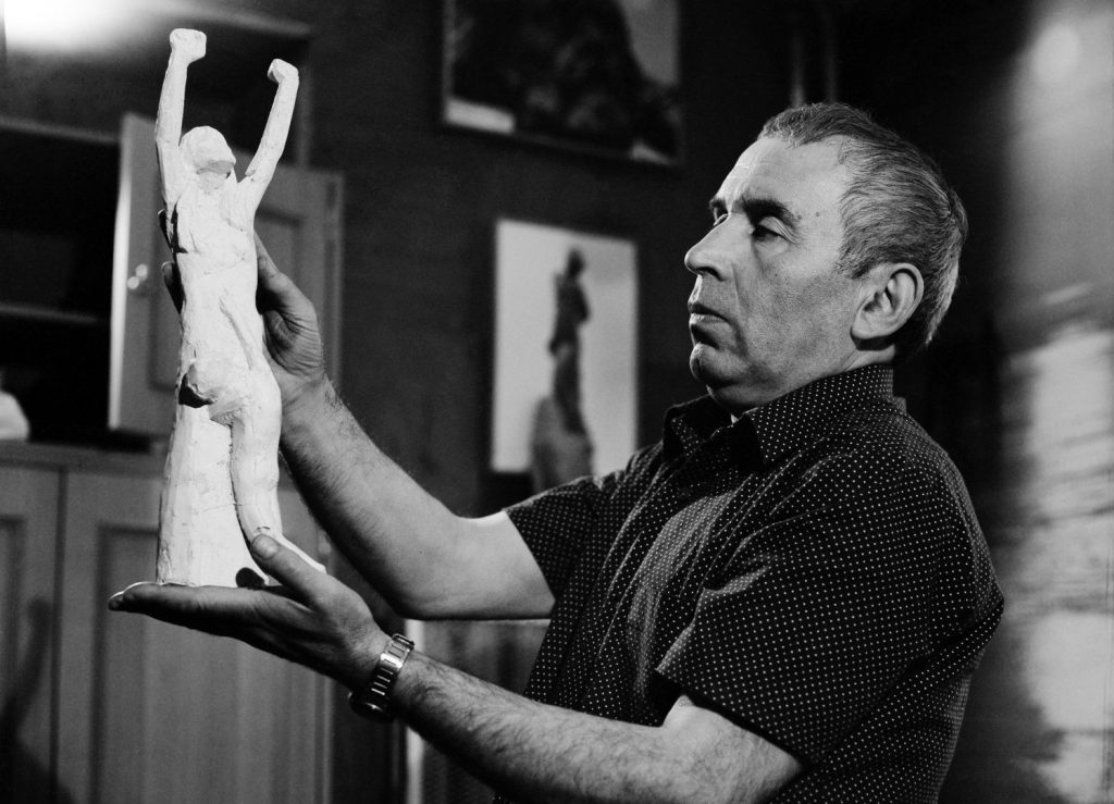 30 октября 1960 года был торжественно открыт памятник в честь 850-летия города Владимира. Несмотря на монументальность 22-метровой юбилейной композиции, владимирцы насмешливо называют ее «три лентяя» или «трое непьющих». Возможно, и потому, что эта она заняла «чужое» место.