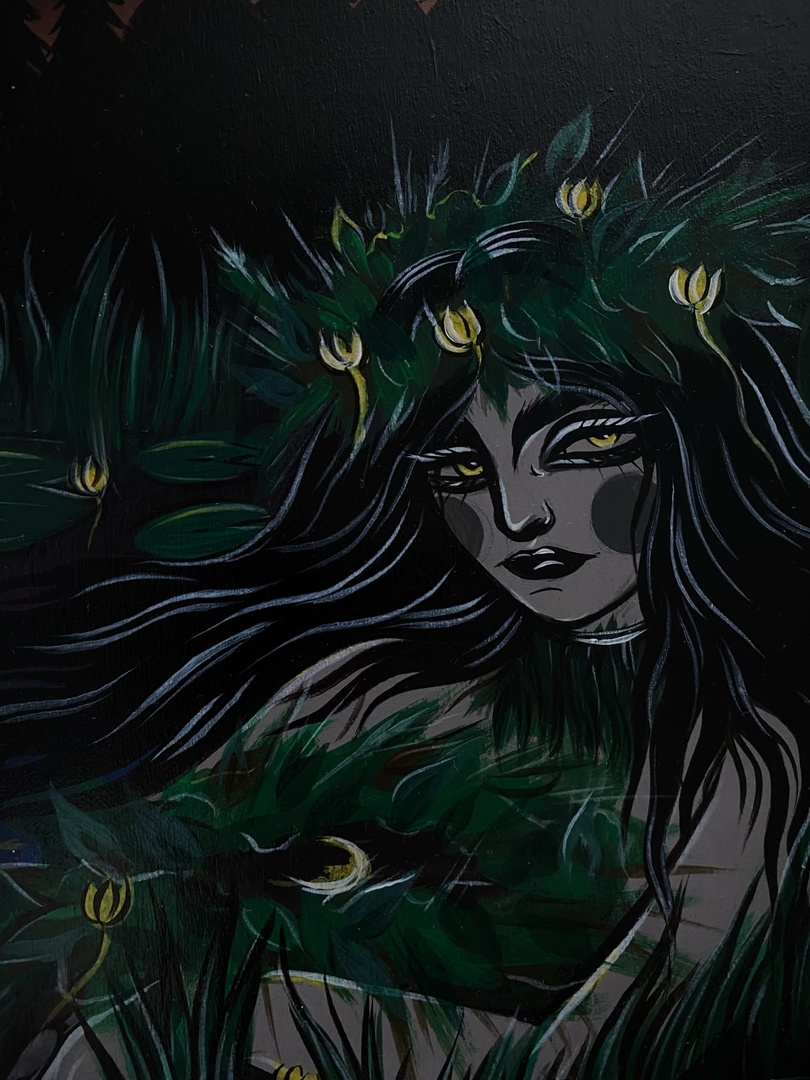 Тёмные девы, загадочные царевны, игривые русалки и смелые ведьмы... Все эти страшно красивые персонажи населяют вселенную художницы Анастасии Андрияновой из Суздаля. Они словно вышли из страшных русских сказок или произведений Гоголя и теперь живут на панно, керамике, футболках, шоперах, брошах, открытках, блокнотах и постерах. В канун «не нашего» Хэллоуина предлагаем полюбоваться на героинь, вдохновлённых чисто русской хтонью.