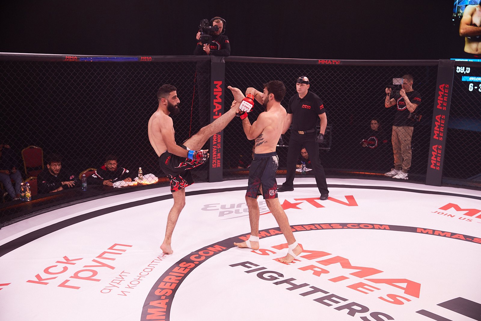 Еще один муромский боец стал обладателем бронзового пояса ММА-серии. На этот раз отличился Гриша Мелконян. Теперь в городе на Оке живут сразу три чемпиона!