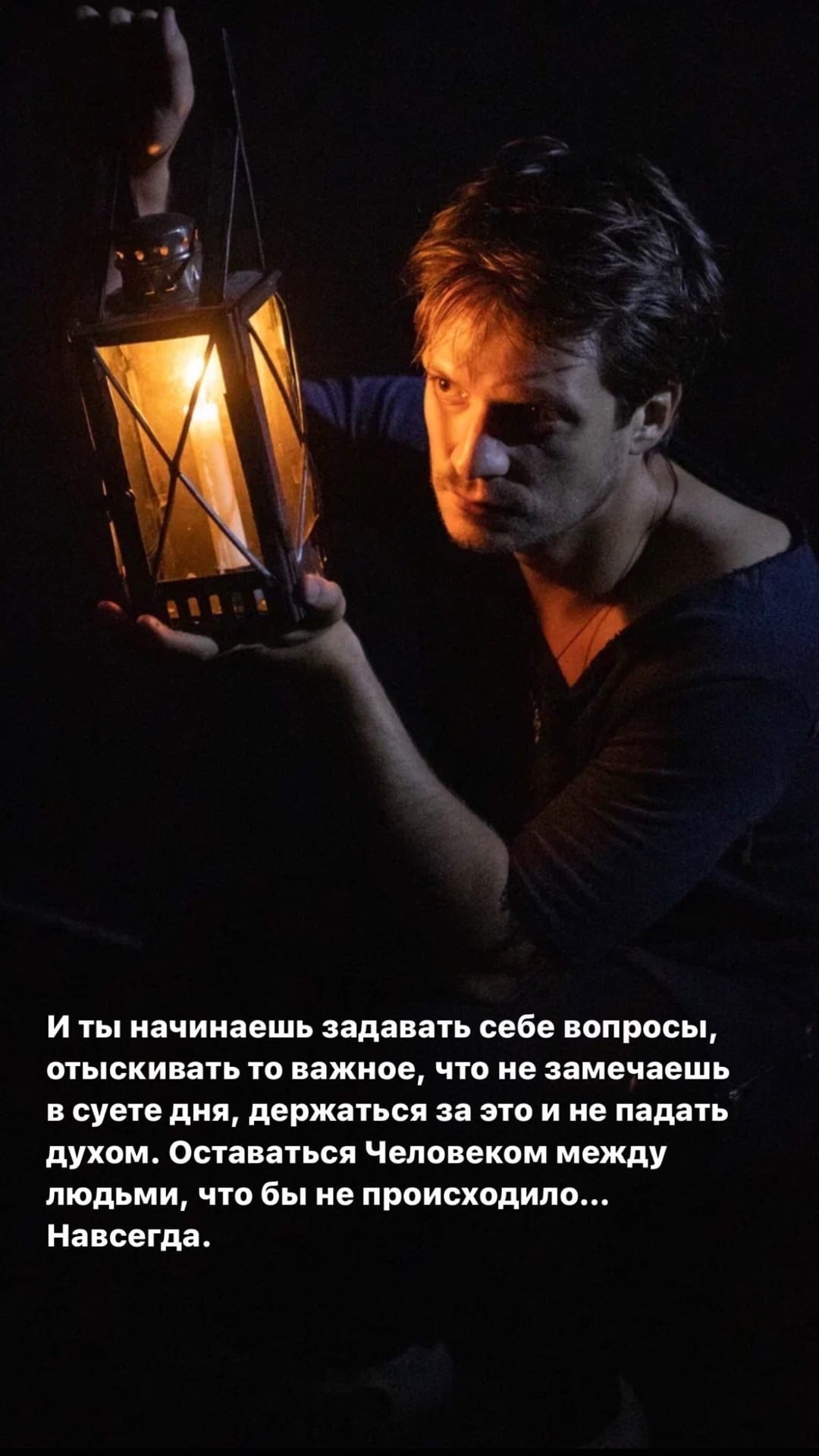 Летом нашумевшее «Чернобылем» творческое товарищество «ТТ Завод» объявило о подготовке проекта под названием «Смешные человечки». Премьера в свете глобальных для общества событий переносилась, но теперь «Заводу» никуда не спрятаться. Ледовый дворец для проведения представления уже забронирован. О том, насколько сумасшедшей будет новая работа объединения, рассказывает его основатель, актёр Александр Аладышев.