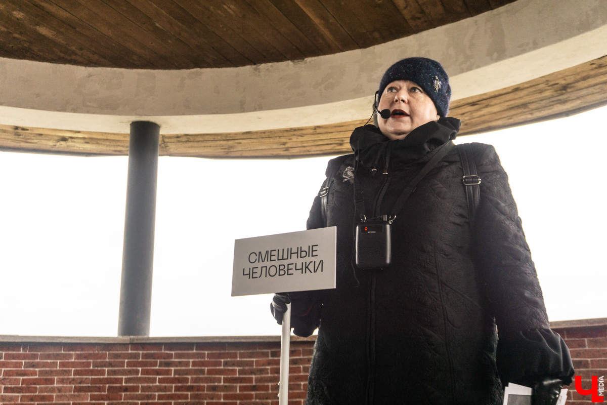 На пути к созданию шедевров Фёдор Достоевский преодолел немало трудностей, часть из которых и привели его в областной центр 33-го региона. Об этом рассказала местным инфлюенсерам экскурсовод Татьяна Лысова при участии рестораторов и музейных сотрудников.