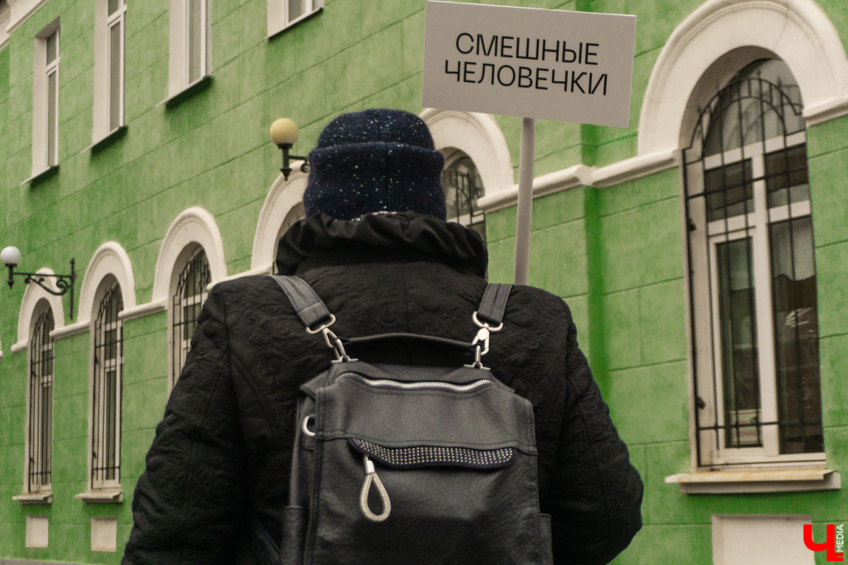 На пути к созданию шедевров Фёдор Достоевский преодолел немало трудностей, часть из которых и привели его в областной центр 33-го региона. Об этом рассказала местным инфлюенсерам экскурсовод Татьяна Лысова при участии рестораторов и музейных сотрудников.