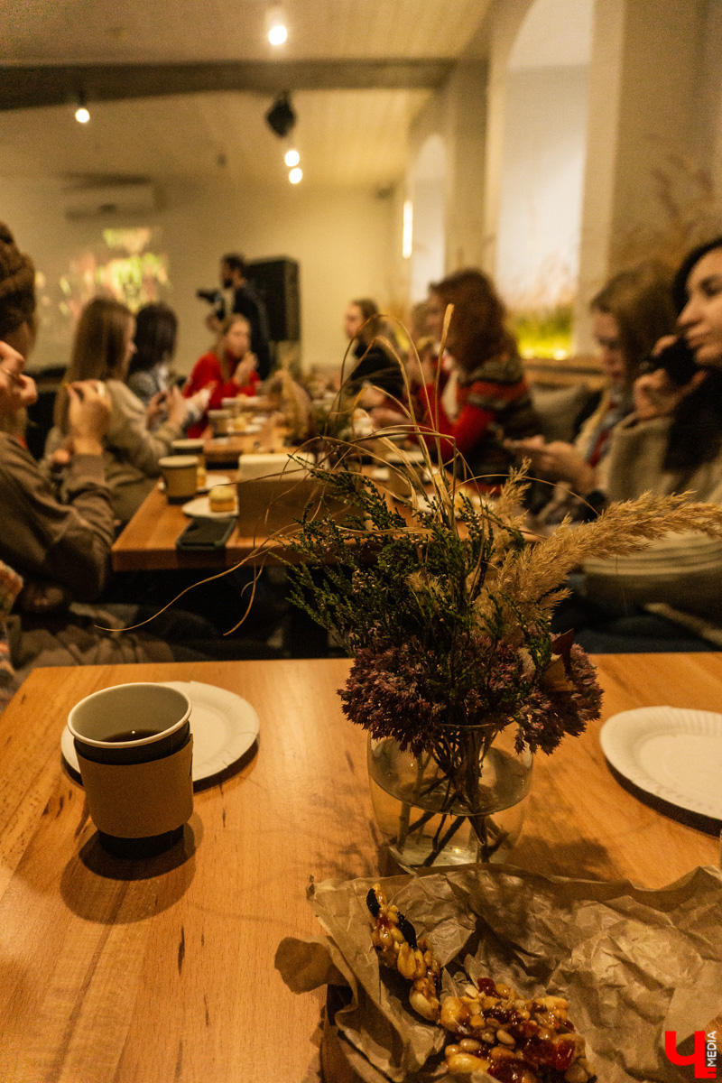 На пути к созданию шедевров Фёдор Достоевский преодолел немало трудностей, часть из которых и привели его в областной центр 33-го региона. Об этом рассказала местным инфлюенсерам экскурсовод Татьяна Лысова при участии рестораторов и музейных сотрудников.