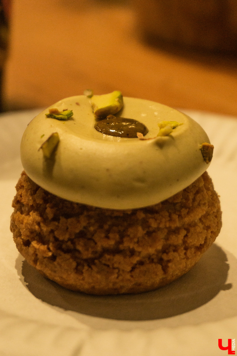 На пути к созданию шедевров Фёдор Достоевский преодолел немало трудностей, часть из которых и привели его в областной центр 33-го региона. Об этом рассказала местным инфлюенсерам экскурсовод Татьяна Лысова при участии рестораторов и музейных сотрудников.