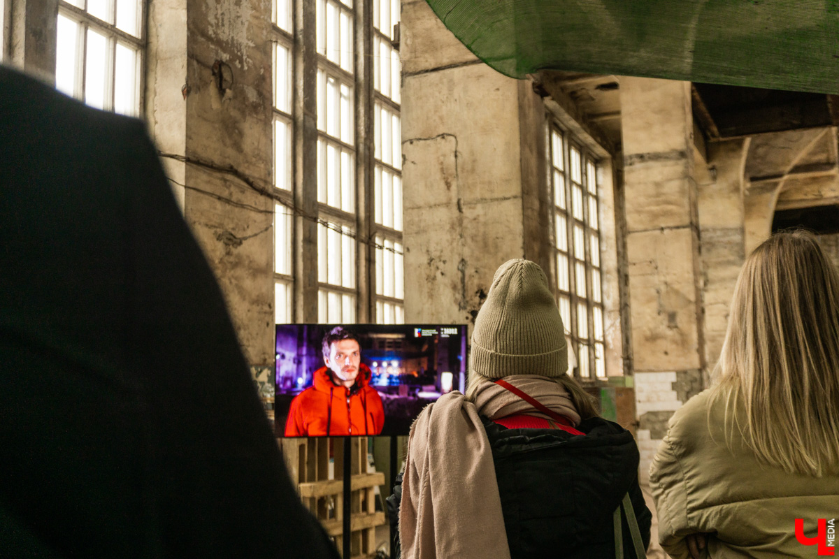 На пути к созданию шедевров Фёдор Достоевский преодолел немало трудностей, часть из которых и привели его в областной центр 33-го региона. Об этом рассказала местным инфлюенсерам экскурсовод Татьяна Лысова при участии рестораторов и музейных сотрудников.