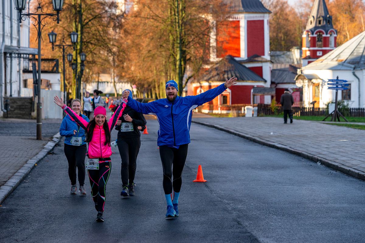 «Королева спорта» – легкая атлетика собрала в Суздале сильнейших спортсменов из разных регионов России. В минувшие выходные там прошел традиционный полумарафон. Участники соревновались на дистанциях 3 км, 10,5 км и 21,1 км.