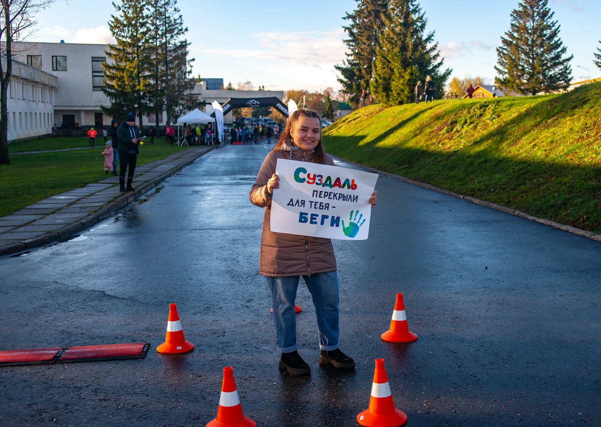 «Королева спорта» – легкая атлетика собрала в Суздале сильнейших спортсменов из разных регионов России. В минувшие выходные там прошел традиционный полумарафон. Участники соревновались на дистанциях 3 км, 10,5 км и 21,1 км.