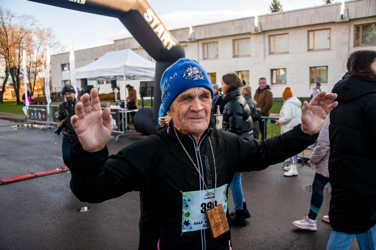 «Королева спорта» – легкая атлетика собрала в Суздале сильнейших спортсменов из разных регионов России. В минувшие выходные там прошел традиционный полумарафон. Участники соревновались на дистанциях 3 км, 10,5 км и 21,1 км.