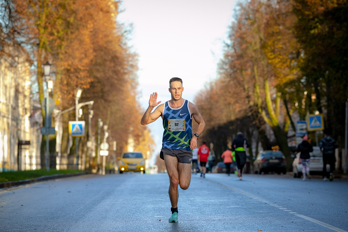 «Королева спорта» – легкая атлетика собрала в Суздале сильнейших спортсменов из разных регионов России. В минувшие выходные там прошел традиционный полумарафон. Участники соревновались на дистанциях 3 км, 10,5 км и 21,1 км.