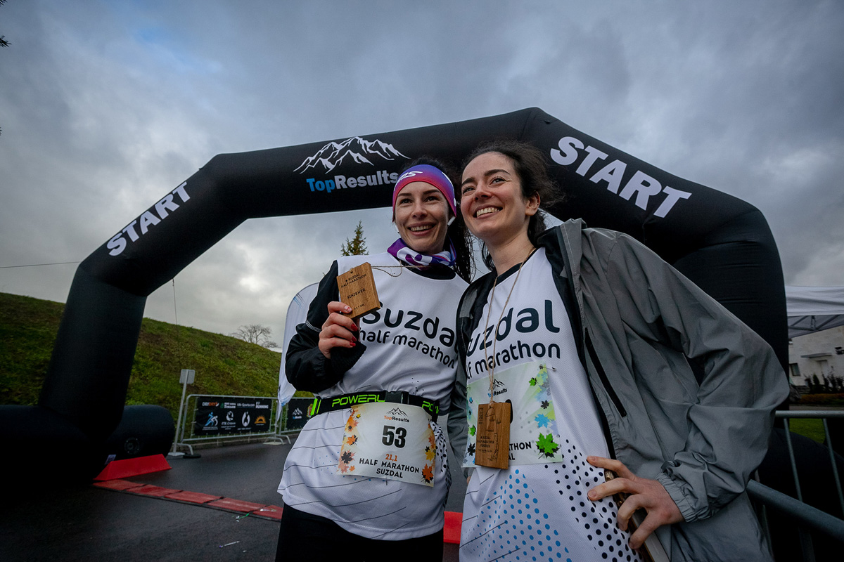«Королева спорта» – легкая атлетика собрала в Суздале сильнейших спортсменов из разных регионов России. В минувшие выходные там прошел традиционный полумарафон. Участники соревновались на дистанциях 3 км, 10,5 км и 21,1 км.