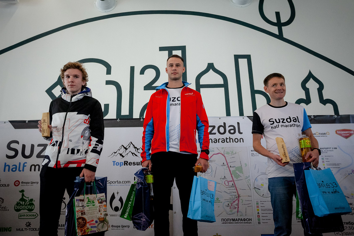 «Королева спорта» – легкая атлетика собрала в Суздале сильнейших спортсменов из разных регионов России. В минувшие выходные там прошел традиционный полумарафон. Участники соревновались на дистанциях 3 км, 10,5 км и 21,1 км.