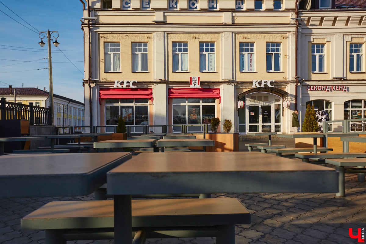 Руководство кинотеатра «Киномакс-Буревестник» прокомментировало слухи о своем возможном закрытии. Поговаривают, что сеть ресторанов быстрого питания KFC в нашем городе тоже ждет печальная участь.